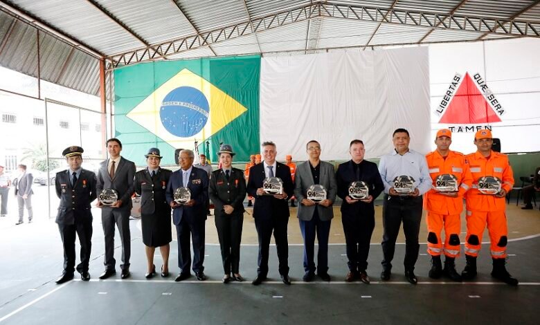 Álvaro Damião participa de homenagem pelos 94 anos do 1º Batalhão de Bombeiros Militar de Minas Gerais