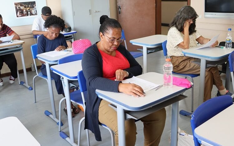 Prefeitura de BH garante acesso à alfabetização com a Educação de Jovens e Adultos (EJA)
