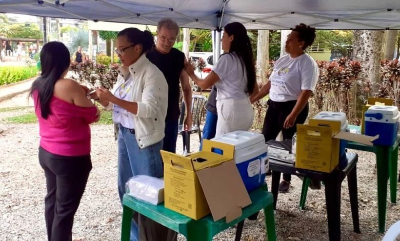 Prefeitura de BH vacinou quase 6 mil pessoas contra a gripe nesse sábado (24)