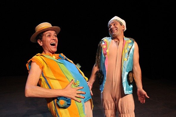 Cia do Silêncio encena o espetáculo “O pequenino grão de areia” no Teatro Marília