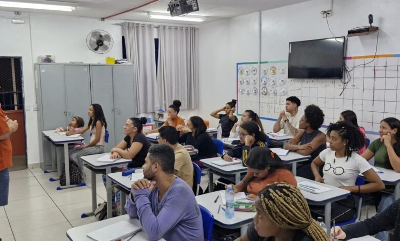 Cursinho Voa, Papagaio! prepara alunos da Escola Ulysses Guimarães para o Enem
