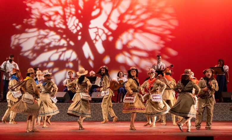 Grupo Aruanda celebra o folclore brasileiro no Teatro Raul Belém Machado, na sexta (20)