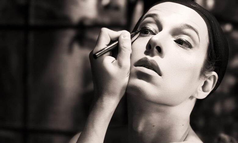Peça gratuita “O que terá acontecido a Dolly Piercing?” chega ao Teatro Marília