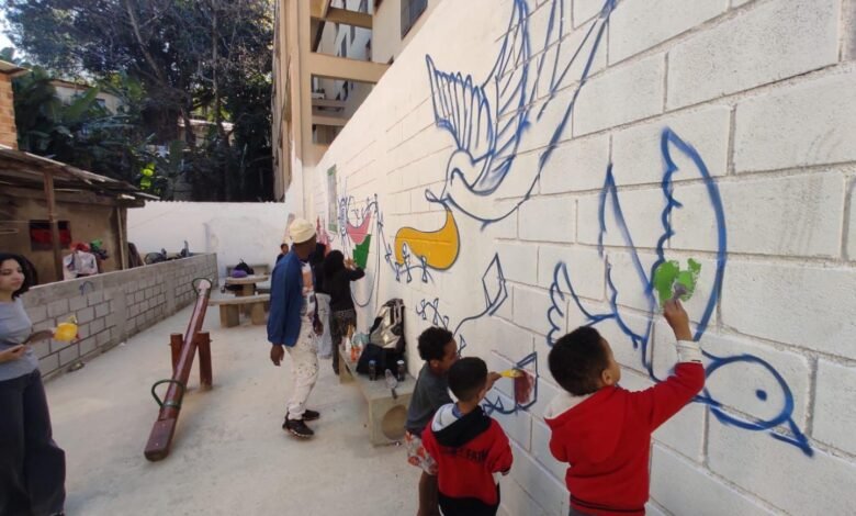 Prefeitura entrega nova área de lazer para recreação infantil na Vila Estrela