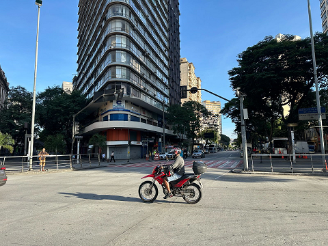Ação faz alerta sobre segurança no trânsito para celebrar o Dia Nacional do Motociclista