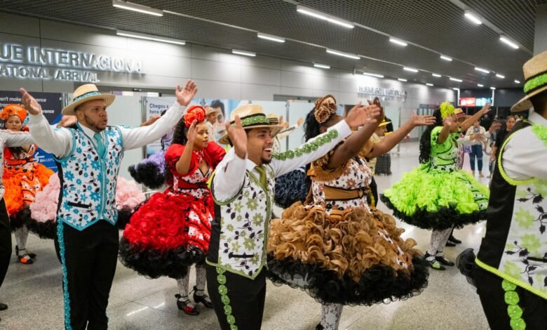 Blitz Junina encanta passageiros que desembarcam em BH pelo Aeroporto de Confins