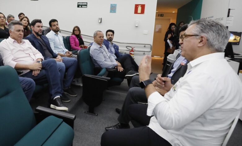 Em encontro com ministro, Damião debate mais recursos para a área da saúde
