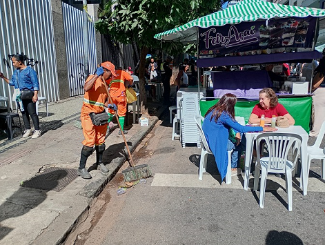Limpeza na Feira da Afonso Pena é ampliada com turma extra de garis durante o evento