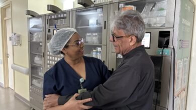 Paciente escreve livro sobre atendimento humanizado no Hospital Célio de Castro