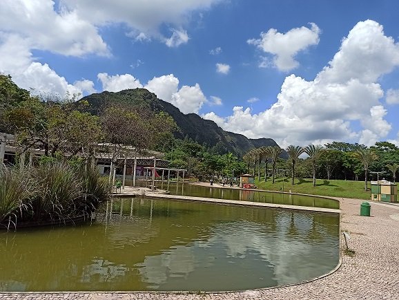 Prefeitura de BH promove simulado de combate a incêndios florestais no Parque das Mangabeiras