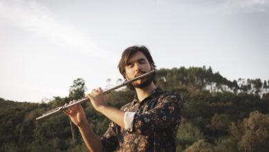 Teatro Raul Belém Machado terá show gratuito para marcar 15 anos de carreira de Alexandre Andrés