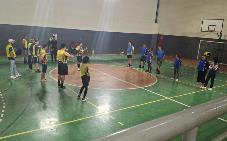 1ª Copa EJA de Venda Nova reúne alunos de dez escolas em disputas de futsal e queimada