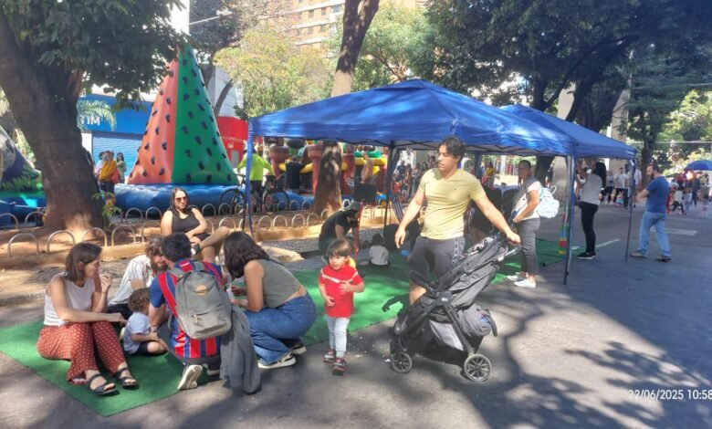 A Rua é Nossa promove encontro de carros antigos e edição especial da Feira da Economia Solidária