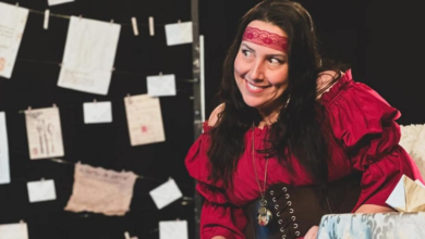 “Além das Cartas” transforma público em consulente no Teatro Francisco Nunes