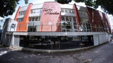 Espetáculo no Teatro Marília questiona memórias e afetos de ex-casal