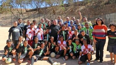 Prefeito Álvaro Damião entrega primeira fase da revitalização do campo da Vila Califórnia