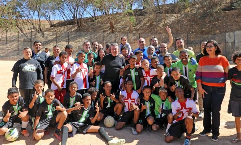Prefeito Álvaro Damião entrega primeira fase da revitalização do campo da Vila Califórnia