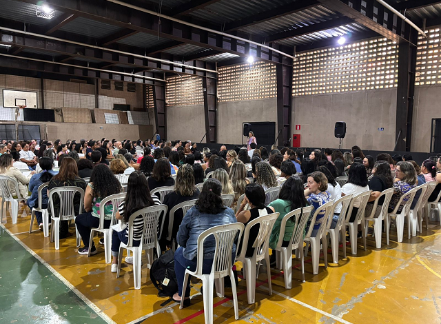 Educadores participam de formação sobre Comunicação Alternativa e Aumentativa