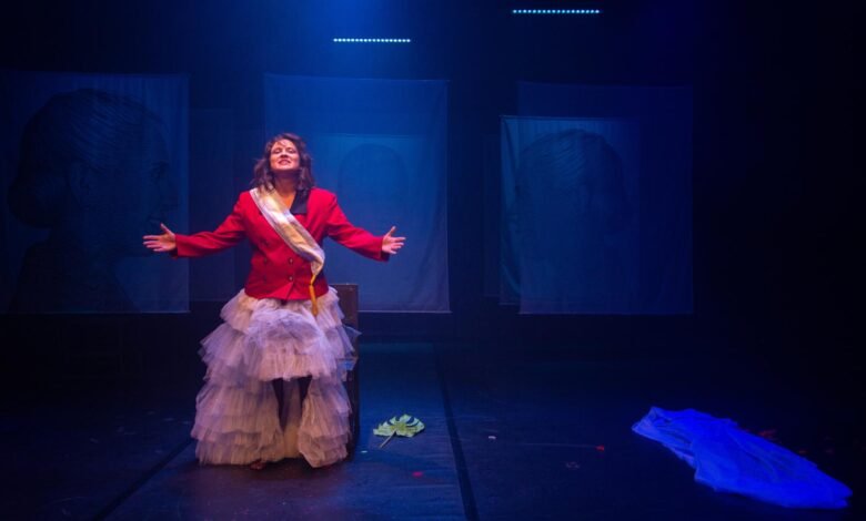 Grupo Mulheres Místicas revisita Eva Perón e Copi no Teatro Marília