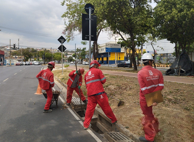 PBH chega a quase 100 mil limpezas de bocas de lobo contra alagamentos