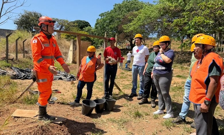 PBH promove treinamento de voluntários para salvamento de vítimas da chuva