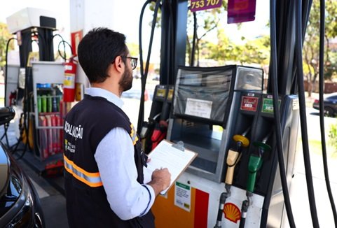 Procon BH reforça operação para combater adulterações em postos de combustíveis