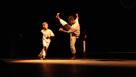Programa Escola Integrada leva a capoeira para as salas de aula