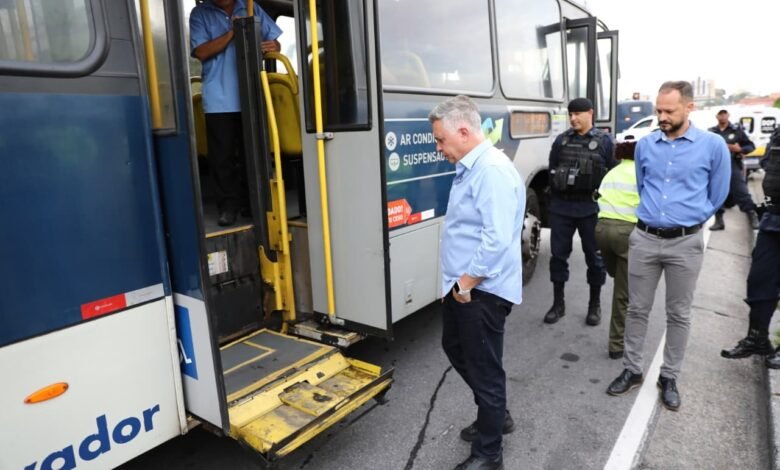 Operação Tolerância Zero fiscaliza ônibus na Estação Barreiro