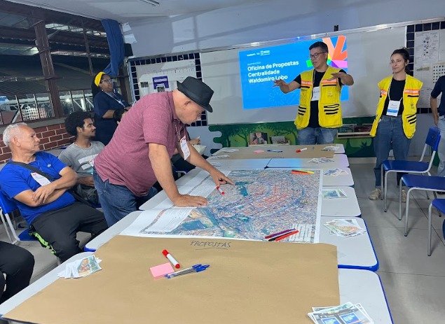 PBH entrega Plano de Ação Waldomiro Lobo durante o BH+Feliz no Guarani
