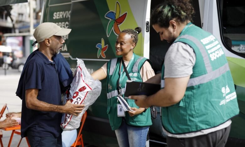 PBH reforça entrega de cobertores para a população em situação de rua em razão do frio