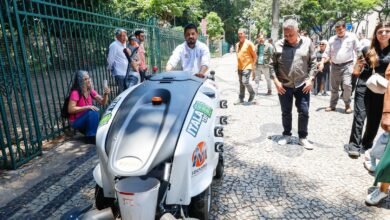 Prefeitura de BH testa varredeira elétrica para limpeza de praças e calçadas