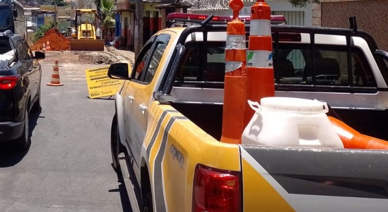 Rua Salinas é interditada neste fim de semana para obra emergencial da Copasa