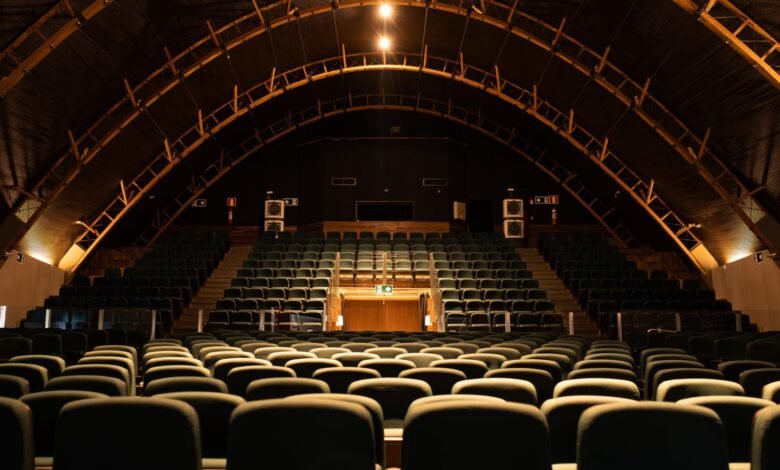 Teatro Francisco Nunes recebe releitura do clássico “Os 3 Porquinhos”