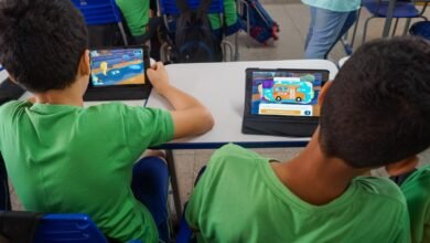 Transitando Legal Digital leva às escolas a educação no trânsito com uso de tablets