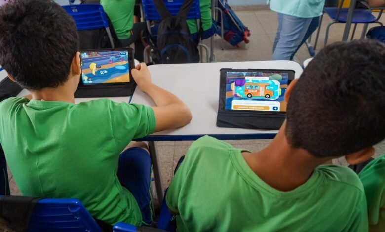 Transitando Legal Digital leva às escolas a educação no trânsito com uso de tablets