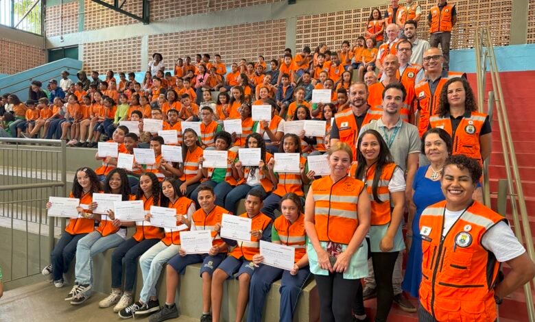 Defesa Civil certifica alunos do Programa Defesa Civil nas Escolas