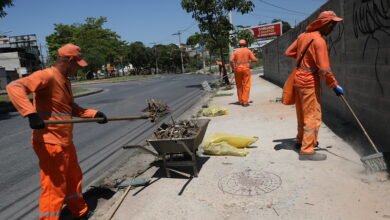 Prefeitura de BH realiza mutirão de limpeza e prevenção de enchentes no Barreiro