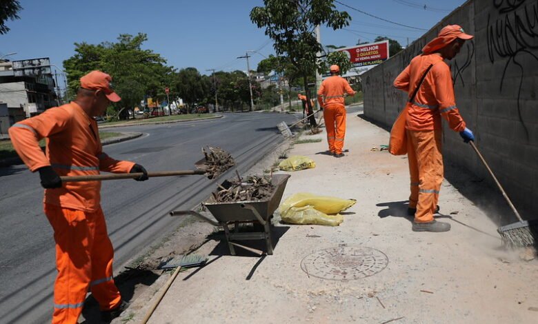 Prefeitura de BH realiza mutirão de limpeza e prevenção de enchentes no Barreiro