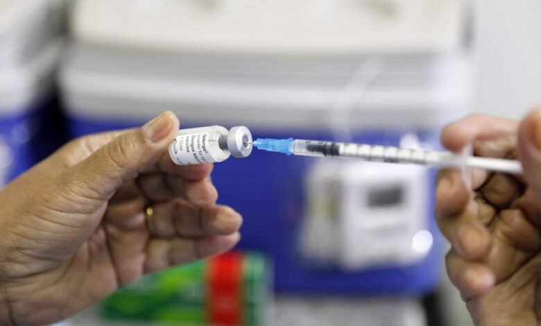 Primeira dose da vacina contra a dengue será aplicada exclusivamente no público de 10 a 14 anos