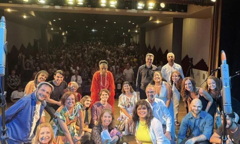 Teatro Marília recebe show que traz questionamentos sobre o futuro