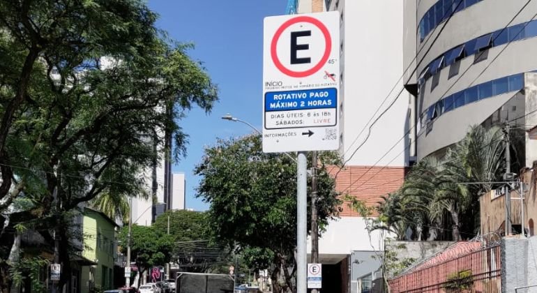 Prefeitura de BH abre licitação para ampliar vagas de estacionamento rotativo